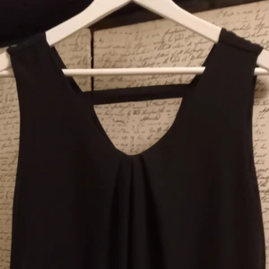 Tunika/linne - V-ringad fram o bak..knappt använd