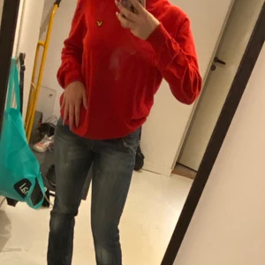 Tröja - Jätte skön overzised röd lyle & scott tröja. 