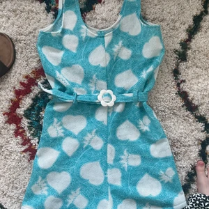 Vintage Jumpsuit - En jättefin vintage jumpsuit med riktiga 60/70-talsvibbar!⭐️✨🪩 Köpt second hand och står tyvärr ingen storlek men passar på mig och har S, skulle säga att den kan passa en XS eller en M också! 