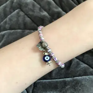 Superfint armband! Armbandet är 7,5cm och berlocken är 1,5cm!💞