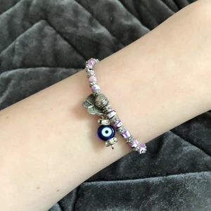 Armband  - Superfint armband! Armbandet är 7,5cm och berlocken är 1,5cm!💞
