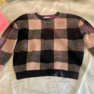 Mys tröja från hm!💗 - Jätte gosig tröja som är både snygg och skön💗 En jätte mysig tröja som jag blev jätte glad över när jag fick💗 Nu är den tyvärr för liten och jag vill gärna att nästa person som får den blir lika glad över den jag jag blev💗
