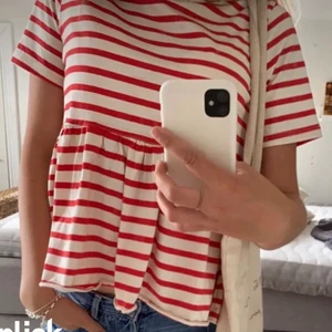 Zara törja - lånad bild! Säljer denna snygga tröja från Zara som jag nästan aldrig andvänt! Skriv för egna bilder💘💕💞