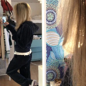 Juciy set  - {INTRESSEKOLL} på mitt mörkblå juciy set i storlek xs. Kan gärna byta till något annat set i storlek xxs eller så får man buda ❤️