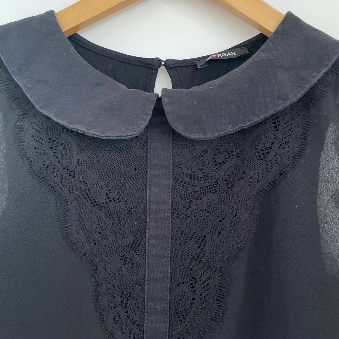 Blus med spets och Peter Pan-krage - 90