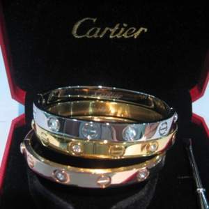 Helt nya cartier love bracelets i rostfristål. finns i färgen guld utan diamanter, guld med diamanter och rosen guld med diamanter. 