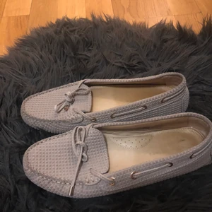 Ett par skor från Tiger of sweden. - Ett par skor i fint skick. Dom är i storlek 38, använda ca 10 gånger.❤️❤️