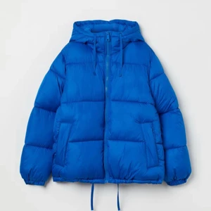 Hm blå jacka  - Säljer den populära jackan från hm storlek S 