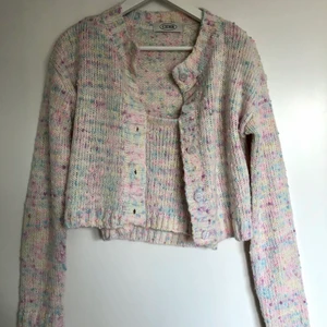 Stickat set från CIDER - Ett jättefint stickat det från CIDER. Använt en gång! Köparen står för frakten. 