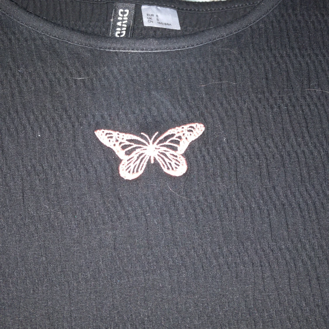 Svart klänning med rosa fjäril från H&M - 91