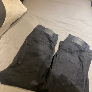 Svarta jeans  - Jeans från Gina tricot i modellen Molly, 2 st de är i bra skick 