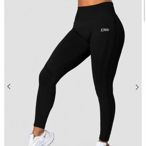 ICIW Rush Seamless Tights  - Ett par helt oanvända ICANIWILL Rush Seamless Tights i svart. Storlek S. Nypris 799kr, mitt pris 500kr inklusive frakt som går på 66kr 🖤