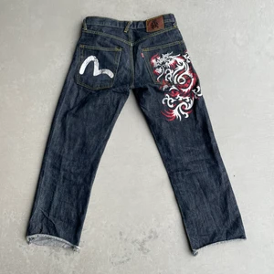 evisu jeans - avklippta evisu jeans uppskattar size till 30x30