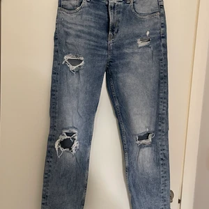 Berska Jeans Strl. 36 - Ljusblå vida Jeans från Berska. Sparsamt använda, Strl. 36