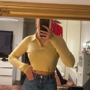 Topp - Säljer denna då den endast kommit till användning vid ett tillfälle💗