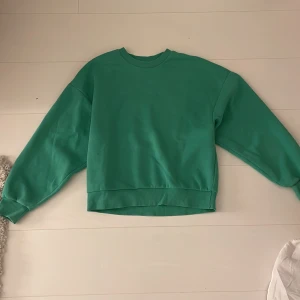 Grön tjocktröja - Nästan oanvänd, grön