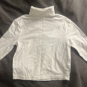 Hm långärmad med krage Storlek S - Hm långärmad tröja med krage, storlek S💕