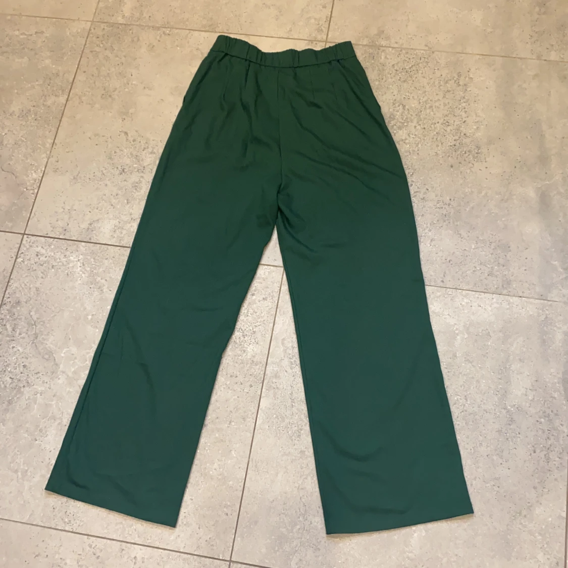Gröna kostymbyxor - 90