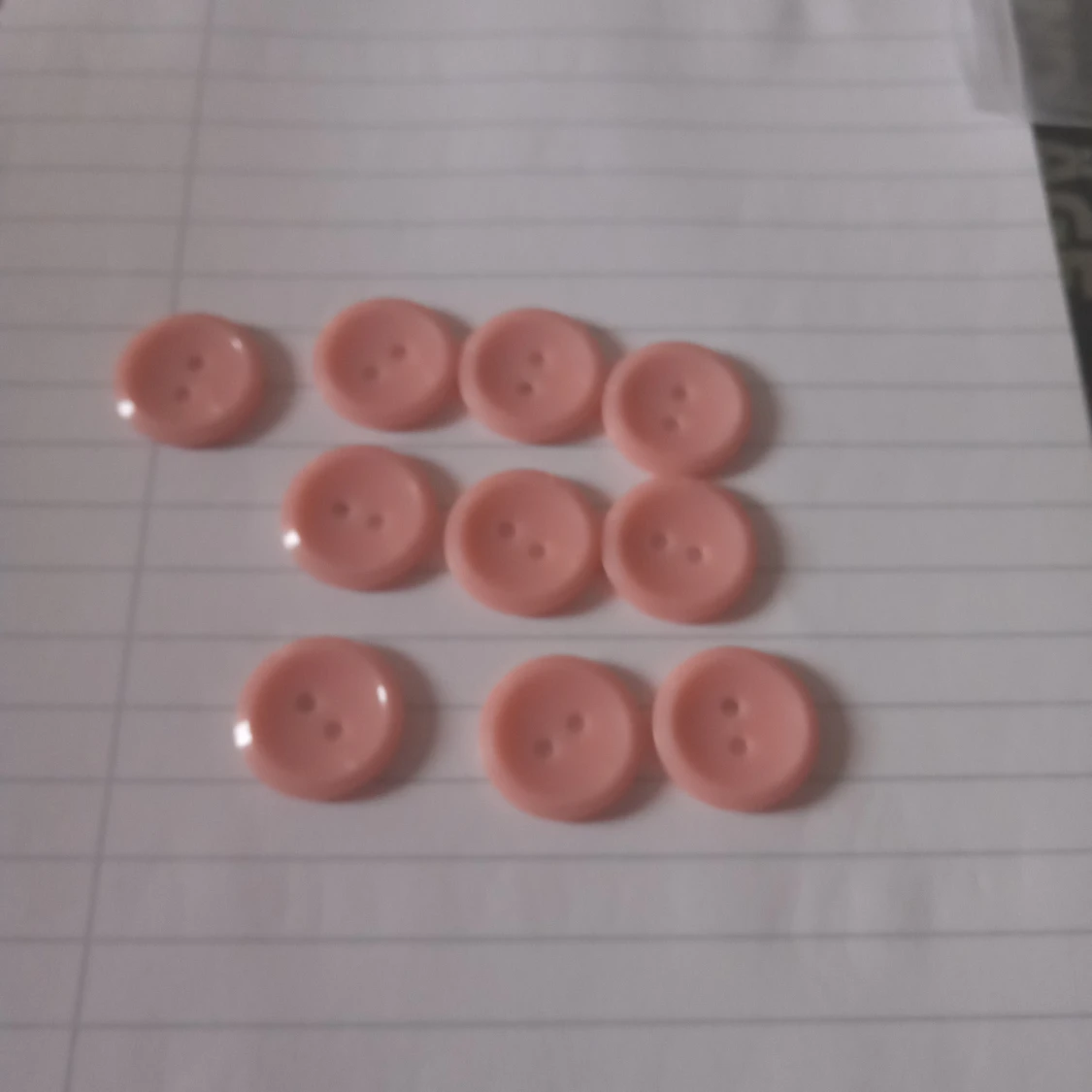 Rosa brandgula knappar 10 stycken , 2 cm stora . - 90