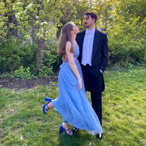 Babyblue balklänning  - Superfin babyblue balklänning från ASOS. Öppen rygg och justeras med ett band så passar olika kroppstyper. Har använts endast två gånger.