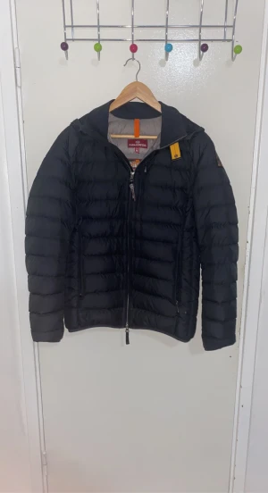 Parajumper jacka - Anledningen till varför jag säljer denna jacka är för att jag inte längre använder den då jag har en jacka som jag snvändrr
