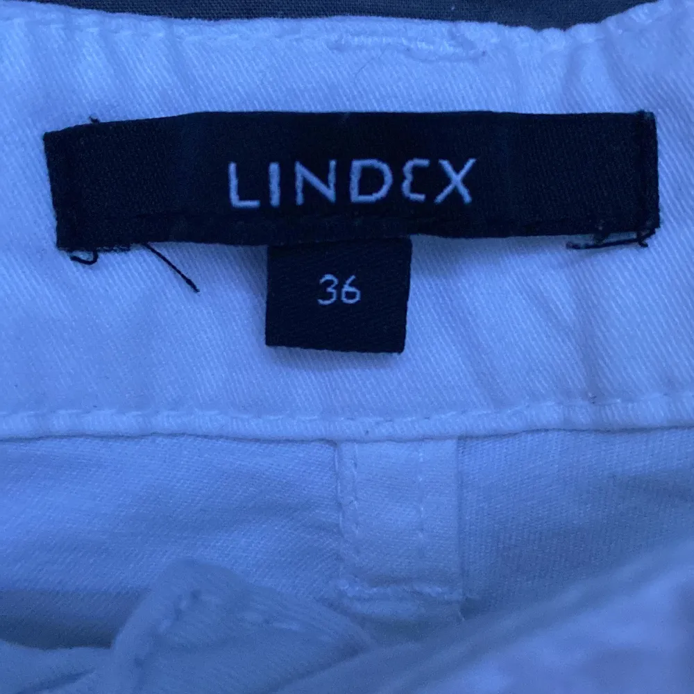 Ett par vita sommar stjorts från Lindex köpte på rea för 100kr säljer billigare . Shorts.