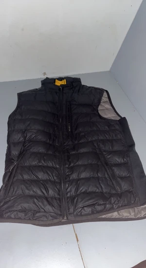Parajumper väst  - Om nån e sugen skriv till mig så diskuterar vi ett bra pris