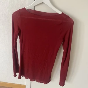 Intimissimi - Säljer min röda intimissimi tröja, använt fåtalet gånger. 