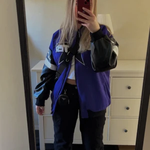 Biker jacket - Svin snygg lila biker jacket från Missguided. Passar perfekt till våren! Skriv för mer information eller bilder!💓