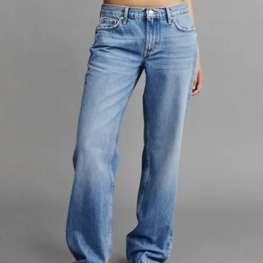 Nyinköpta Gina jeans så för tillfället är slut på deras hemsida. . Jeans & Byxor.