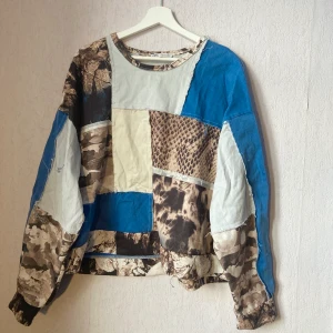 Tröja Zara - Tröja från Zara. Knappt använd trots att jag ägt den några år. I mycket gott skick, inga defekter. Bekväm och ganska rymlig passform.