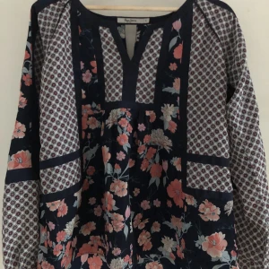 Blus - En jättefin blus ifrån pepe jeans som är i  strlk S och är i ett fint skick❤️‍🔥 Betalning sker via Swish och frakt ingår 