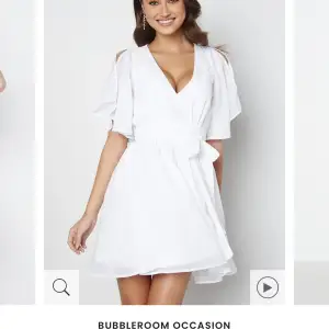 Säljer min superfina studentklänning från Bubbleroom. Endast använd en gång. Jättebra skick. Passar mig som har xs i kläder. Köpt för 600kr.