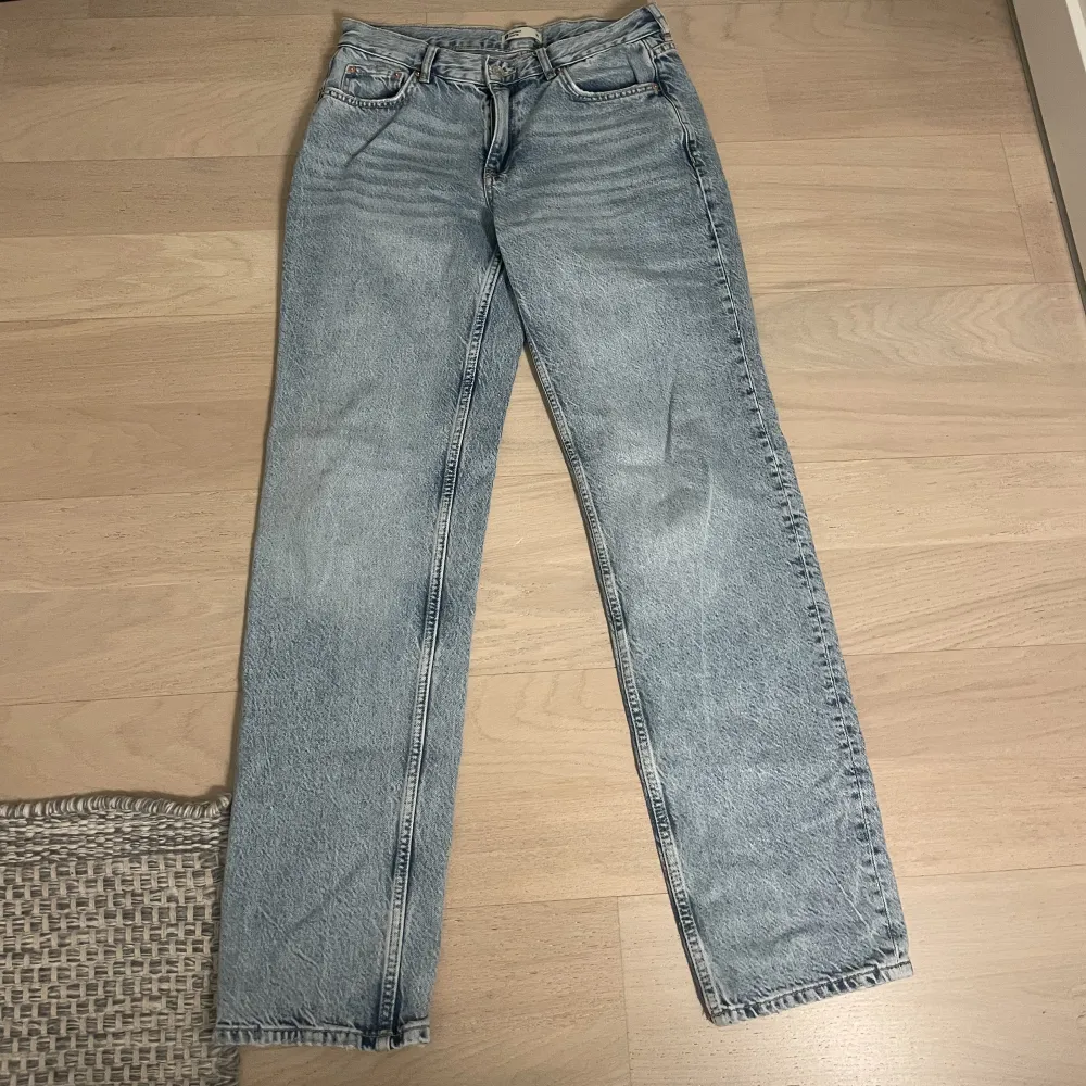 Gina tricot low waist jeans, köpa förra sommaren men kom aldig till användning. Stl 38. Jeans & Byxor.