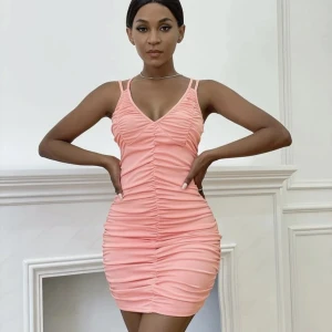 Rosa klänning - Rosa tajt festklänning från Shein. Aldrig använd. Storlek M. Köpt för 120 kr. 