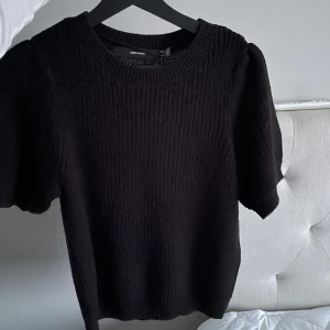 Stickad topp - Svart söt topp i stickad/virkat🤍