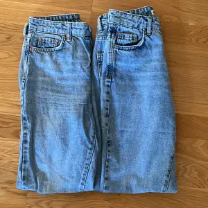 Två par min jeans från Gina tricot. En är med hål och den är i storlek 32. Den andra är i storlek 36. Ordinarie pris per styck är 400 kr. Jag tar båda för 200 och per styck 150 kr. Priset kan diskuteras. 