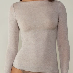 beige intimissimi tröja - beige intimissimi tröja i storlek S, inga skador och använd fåtal gånger, köpt i deras butik i mall of scandinavia i början av januari❤️kan sänka priset vid snabb affär