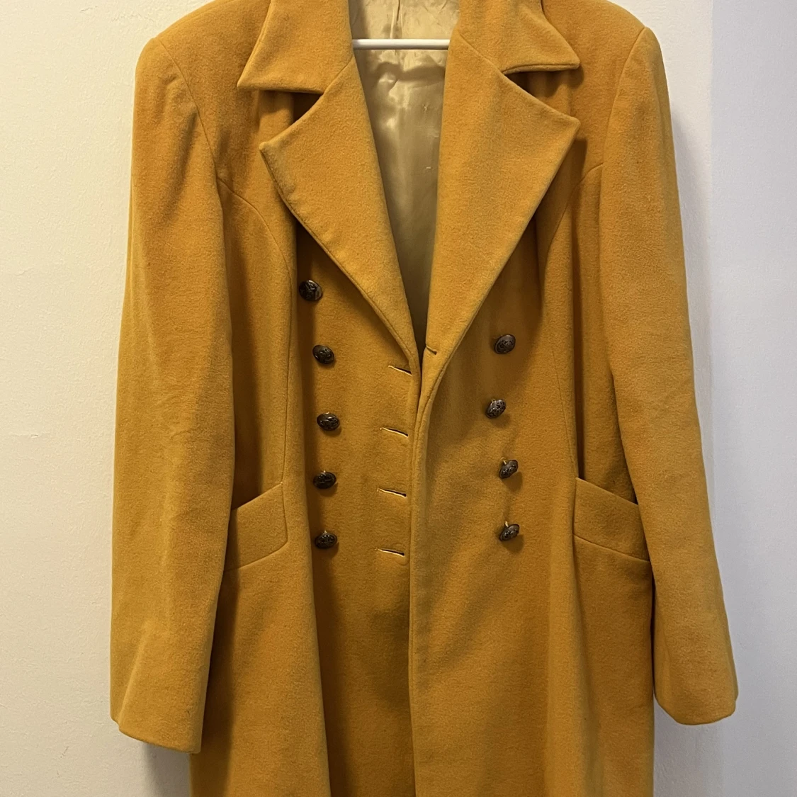 Senapsgul vintagekappa  - 90