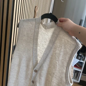 Vintage stickad väst - Vintage väst jag köpt på second hand i Milano! 