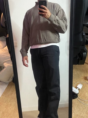 WEEKDAY oversized sweatshirt  - Använd sweatshirt som ruttnar i min garderob och skriver efter en ny ägare! Skicka 7/10