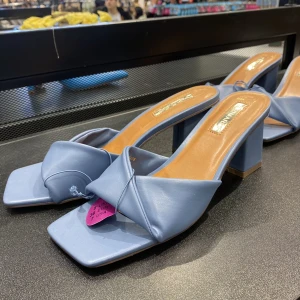 Klackar  - Fina klackar som aldrig används, köpta i london för 1 år sedan 