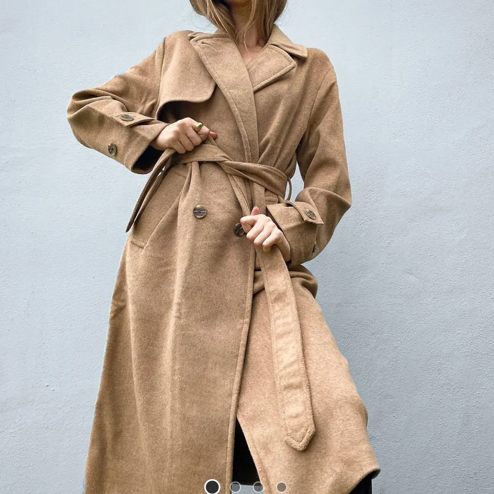 Selling this beautiful khaki colored coat from Stradivarius as I don’t wear it so often, bought for 1086kr and selling for 400kr.. Jackor.