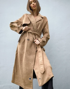 Kappa med bälte - Selling this beautiful khaki colored coat from Stradivarius as I don’t wear it so often, bought for 1086kr and selling for 400kr.