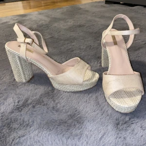 Högklackat - Använda 1 gång, strl 39🌸