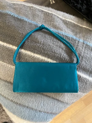 Somrig liten väska  - Somrig liten väska 