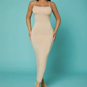 Klänning - En beige klänning!! Helt ny då jag råkade köpa två, i storlek S!!🫶🏼🫶🏼