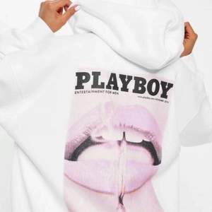 Säljer min vita playboy hoodie då den inte kommer till användning. Knappt använd köpt för 600kr. Väldigt skönt mjukt material!! Bra kvalite.❣️