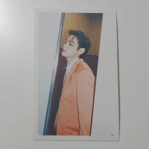 Bts kort - 🌸BTS🌸 Bts lomo card Butter: Taehyung. I nyskick och superfin, passar till att ha i genomskinliga mobilskal eller som dekoration av ditt val. 20 + frakt💕 Ej pc. Skickar bild innan jag postar. Frakten för icke spårbar: 15kr 