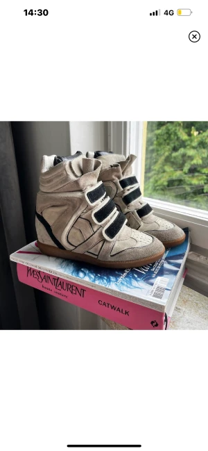 Marants - Säljer mina fina fina marants, kan även byta mot ett par svarta eller beiga i storlek 37💕💕🤞🏼liten liten rispa vid kanten (se bild 3) därav priset🫶🏼